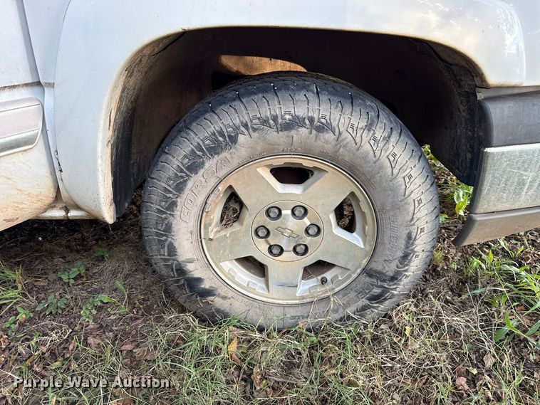 image for item DT6745 2004 Chevrolet Silverado 1500 Crew Cab pickup truck