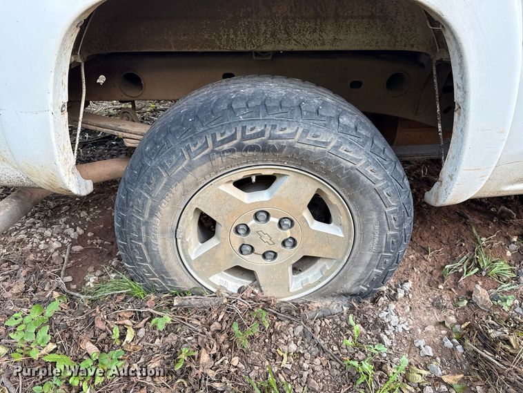 image for item DT6745 2004 Chevrolet Silverado 1500 Crew Cab pickup truck