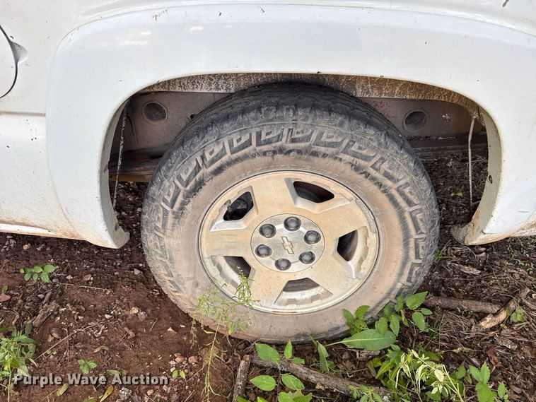 image for item DT6745 2004 Chevrolet Silverado 1500 Crew Cab pickup truck