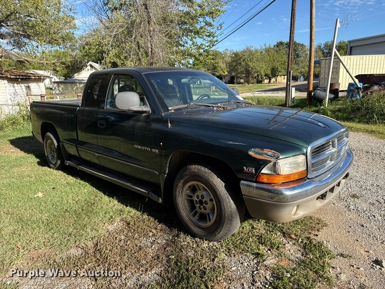 image for item DT6746 2000 Dodge Dakota Ext. Cab pickup truck