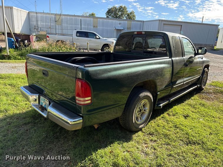 image for item DT6746 2000 Dodge Dakota Ext. Cab pickup truck