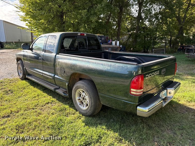 image for item DT6746 2000 Dodge Dakota Ext. Cab pickup truck