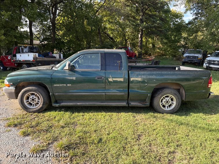 image for item DT6746 2000 Dodge Dakota Ext. Cab pickup truck