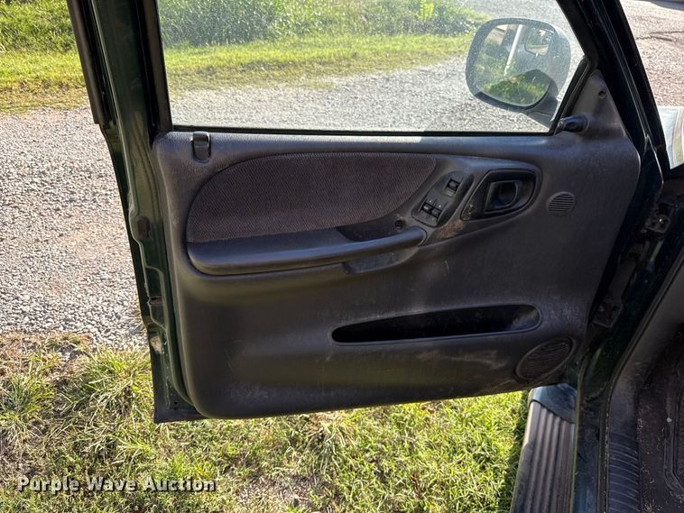 image for item DT6746 2000 Dodge Dakota Ext. Cab pickup truck