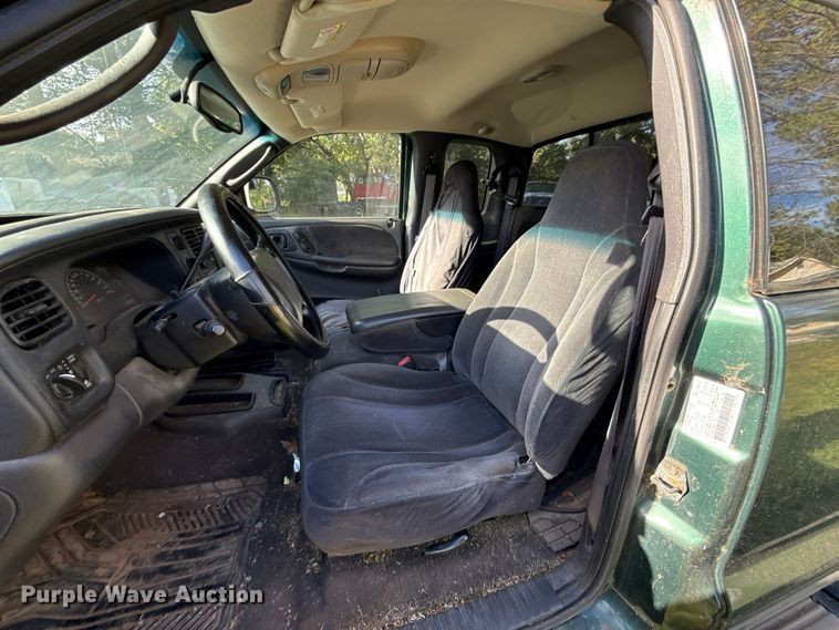 image for item DT6746 2000 Dodge Dakota Ext. Cab pickup truck