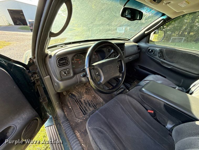 image for item DT6746 2000 Dodge Dakota Ext. Cab pickup truck