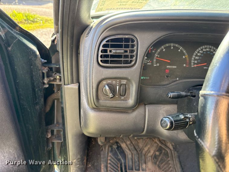 image for item DT6746 2000 Dodge Dakota Ext. Cab pickup truck