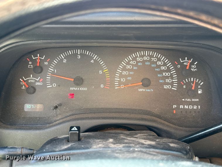 image for item DT6746 2000 Dodge Dakota Ext. Cab pickup truck
