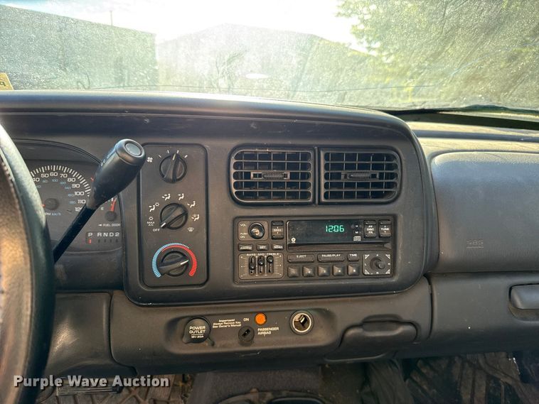image for item DT6746 2000 Dodge Dakota Ext. Cab pickup truck