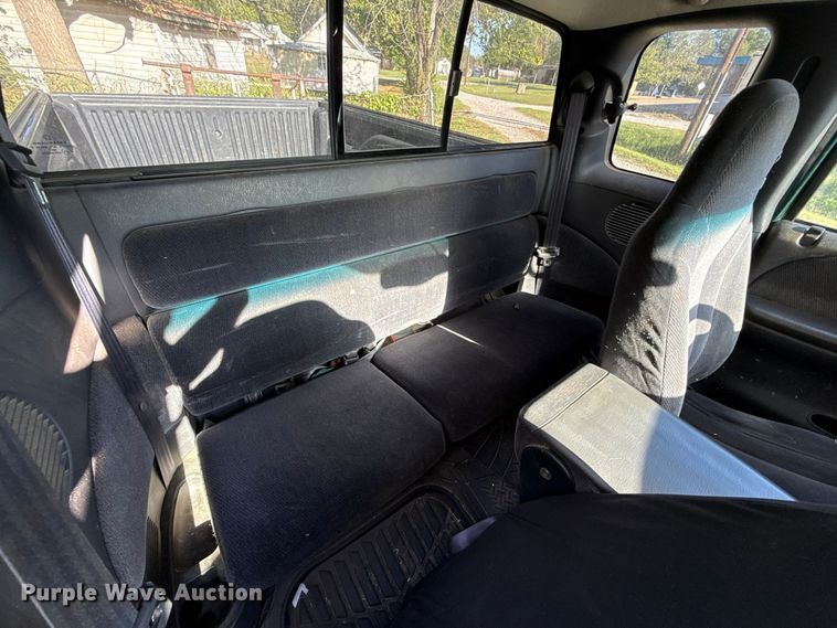 image for item DT6746 2000 Dodge Dakota Ext. Cab pickup truck