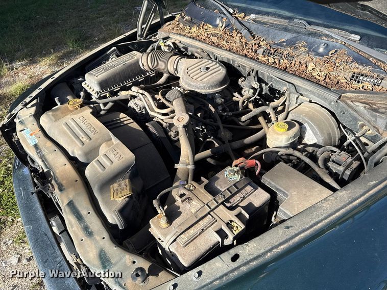 image for item DT6746 2000 Dodge Dakota Ext. Cab pickup truck