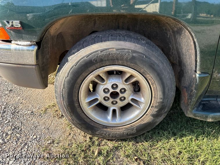 image for item DT6746 2000 Dodge Dakota Ext. Cab pickup truck