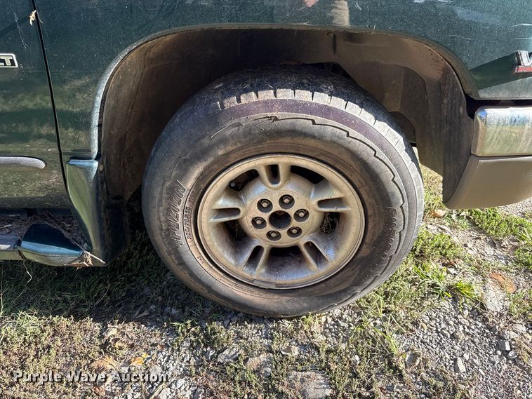 image for item DT6746 2000 Dodge Dakota Ext. Cab pickup truck