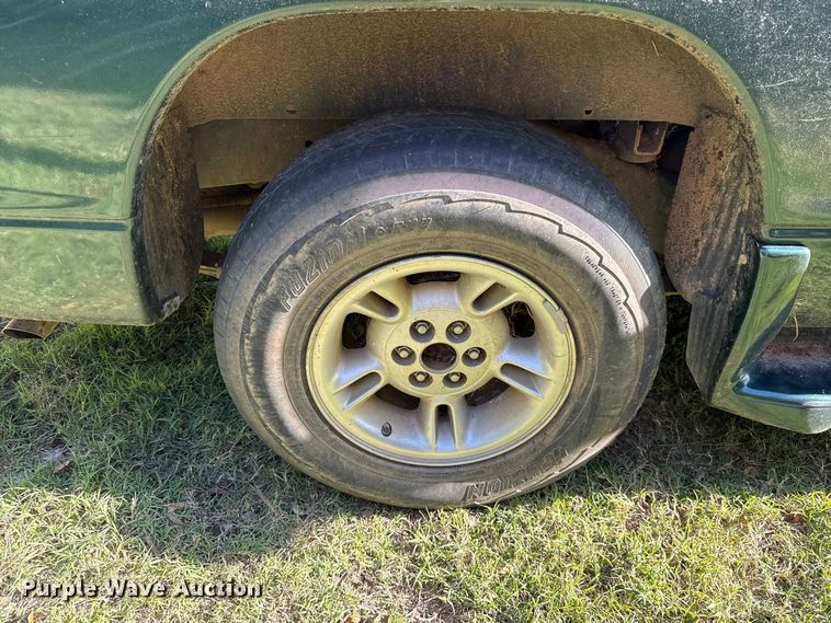 image for item DT6746 2000 Dodge Dakota Ext. Cab pickup truck