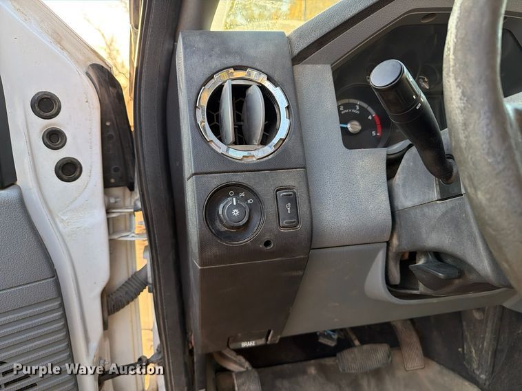image for item DU1577 2014 Ford F350 Super Duty Crew Cab pickup truck