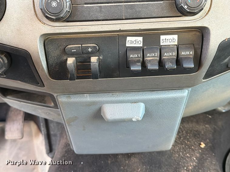 image for item DU1577 2014 Ford F350 Super Duty Crew Cab pickup truck