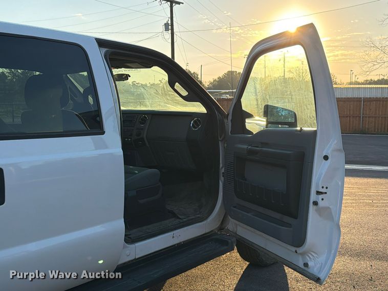 image for item DU1577 2014 Ford F350 Super Duty Crew Cab pickup truck