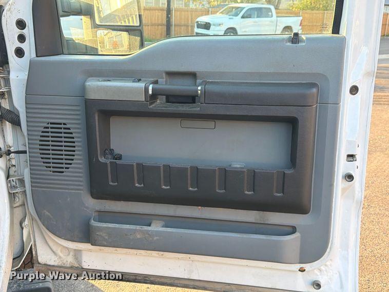 image for item DU1577 2014 Ford F350 Super Duty Crew Cab pickup truck