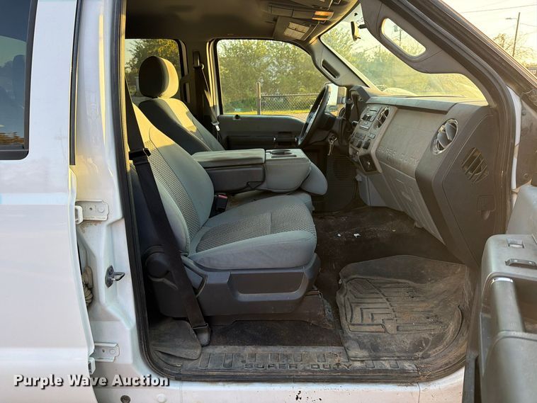 image for item DU1577 2014 Ford F350 Super Duty Crew Cab pickup truck