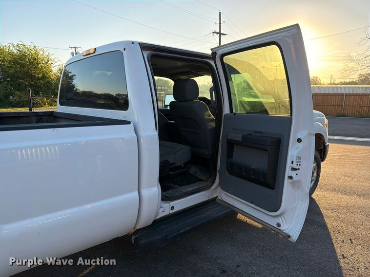 image for item DU1577 2014 Ford F350 Super Duty Crew Cab pickup truck