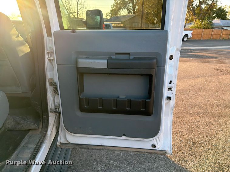 image for item DU1577 2014 Ford F350 Super Duty Crew Cab pickup truck