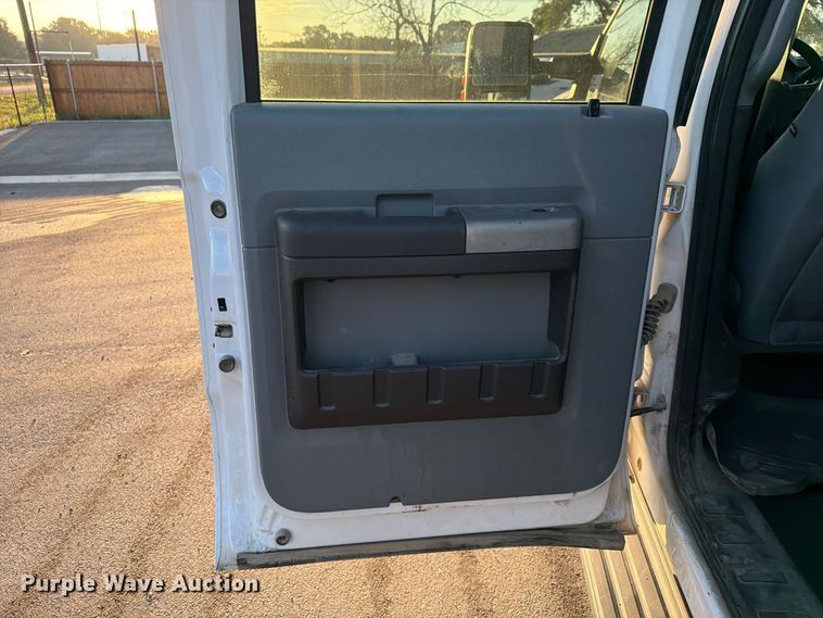 image for item DU1577 2014 Ford F350 Super Duty Crew Cab pickup truck
