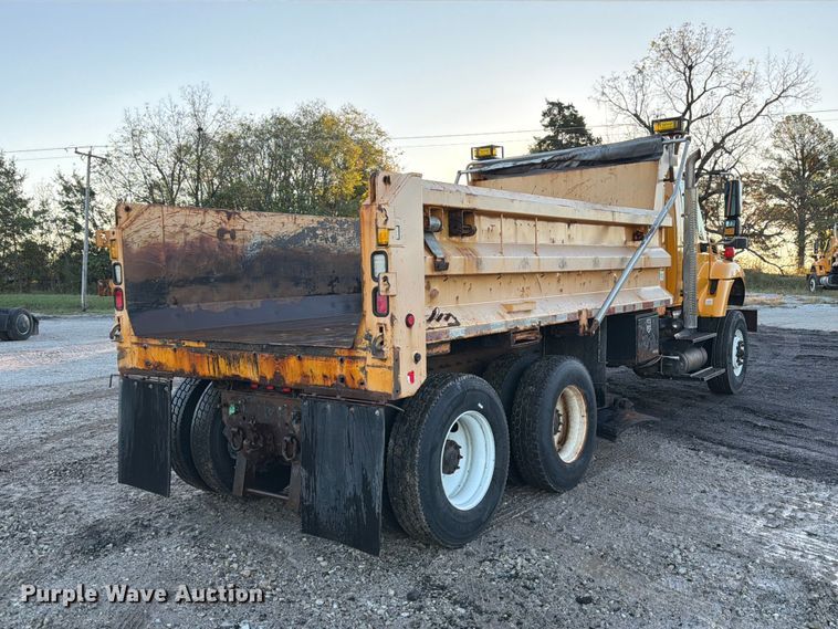 image for item DZ4945 2014 International 7500 dump truck