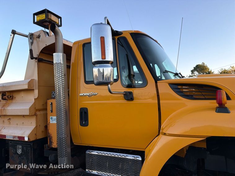 image for item DZ4945 2014 International 7500 dump truck