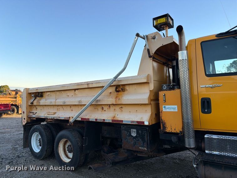 image for item DZ4945 2014 International 7500 dump truck