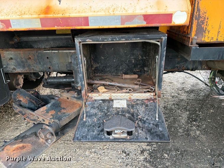 image for item DZ4945 2014 International 7500 dump truck
