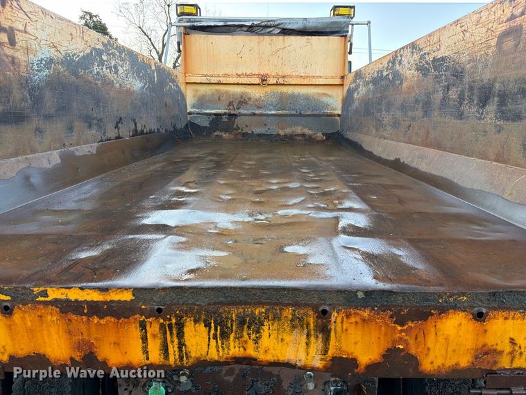 image for item DZ4945 2014 International 7500 dump truck