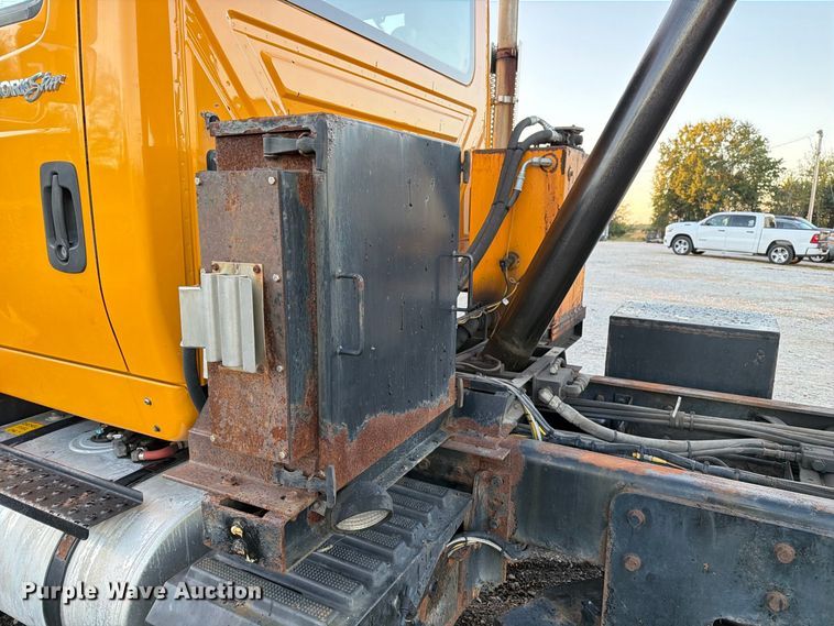 image for item DZ4945 2014 International 7500 dump truck