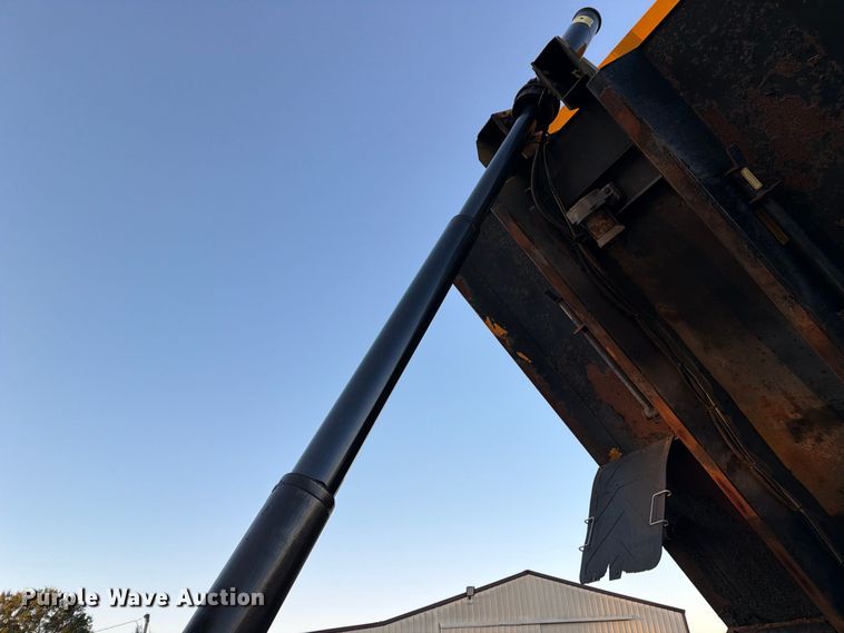 image for item DZ4945 2014 International 7500 dump truck