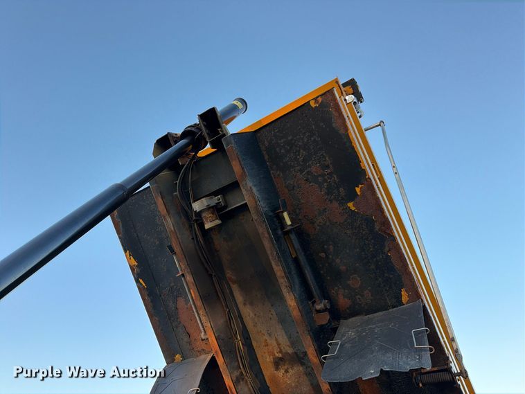 image for item DZ4945 2014 International 7500 dump truck
