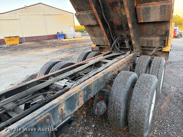 image for item DZ4945 2014 International 7500 dump truck