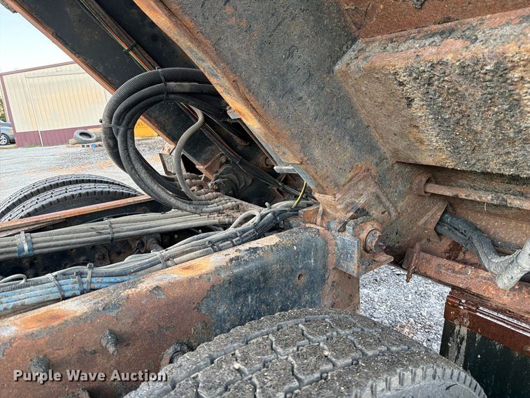 image for item DZ4945 2014 International 7500 dump truck