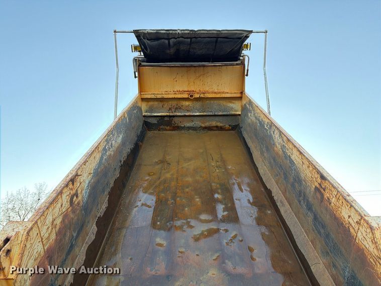 image for item DZ4945 2014 International 7500 dump truck