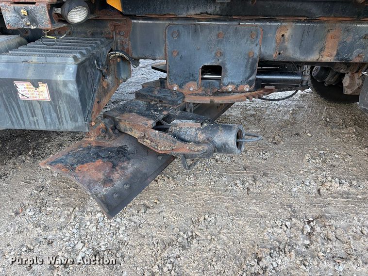 image for item DZ4945 2014 International 7500 dump truck