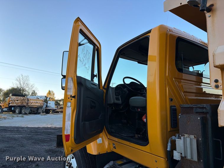 image for item DZ4945 2014 International 7500 dump truck