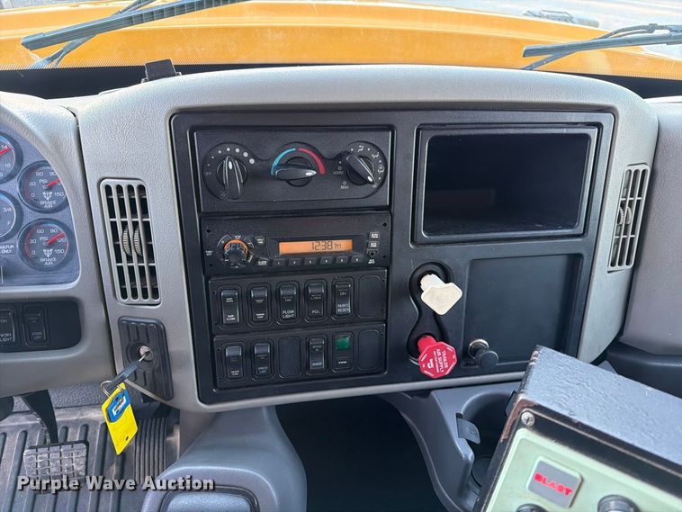 image for item DZ4945 2014 International 7500 dump truck