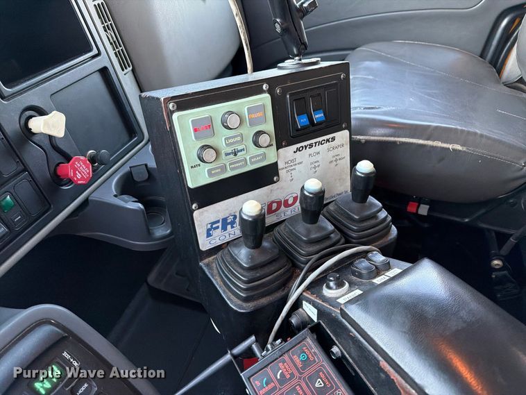 image for item DZ4945 2014 International 7500 dump truck