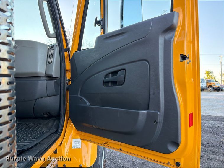 image for item DZ4945 2014 International 7500 dump truck