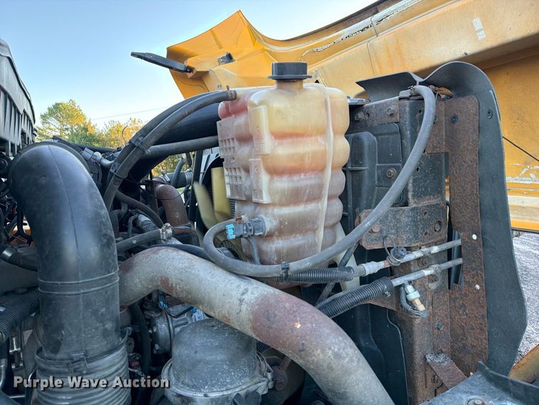 image for item DZ4945 2014 International 7500 dump truck