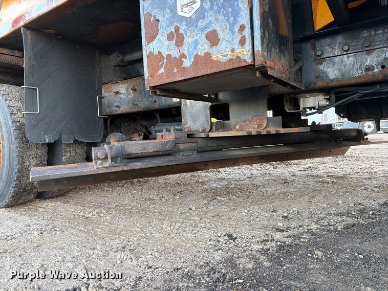 image for item DZ4945 2014 International 7500 dump truck