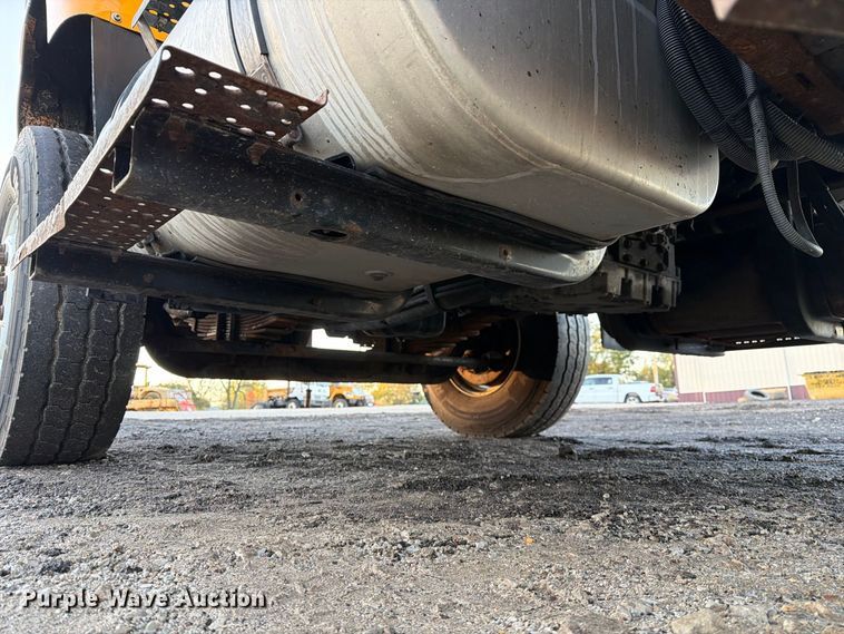 image for item DZ4945 2014 International 7500 dump truck