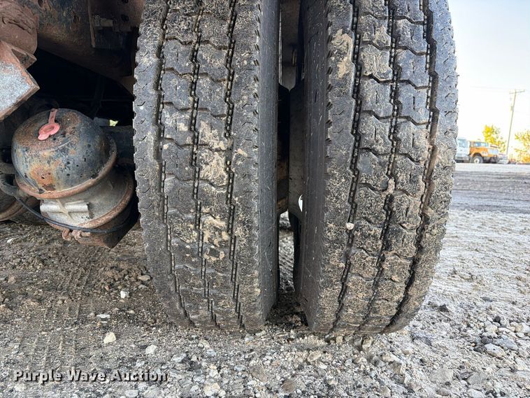 image for item DZ4945 2014 International 7500 dump truck