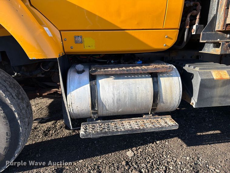image for item DZ4946 2013 International 7500 dump truck
