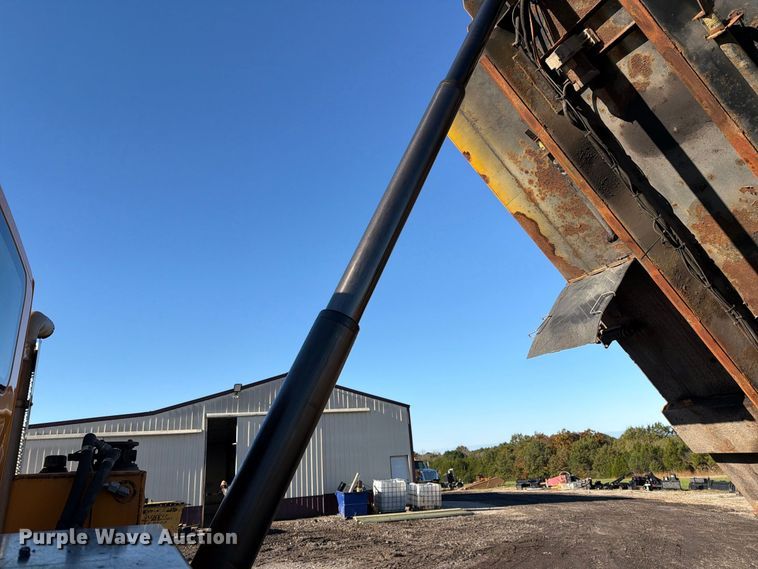 image for item DZ4946 2013 International 7500 dump truck