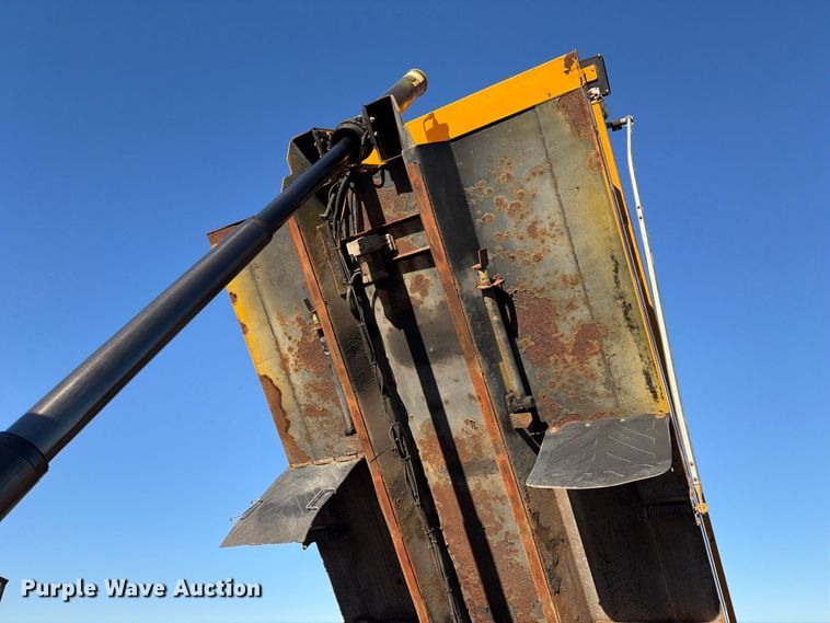image for item DZ4946 2013 International 7500 dump truck