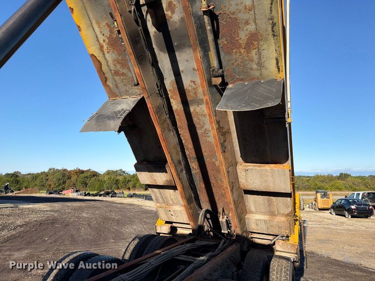 image for item DZ4946 2013 International 7500 dump truck